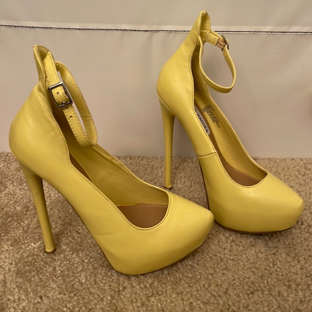 Steve Madden Larsa Yellow Leather